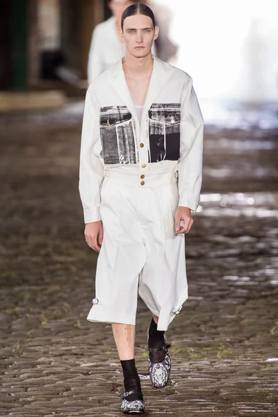 Look 11